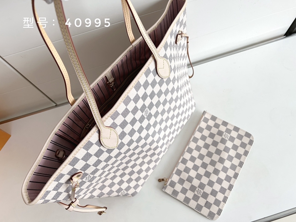 ルイヴィトンバッグ背面デザイン